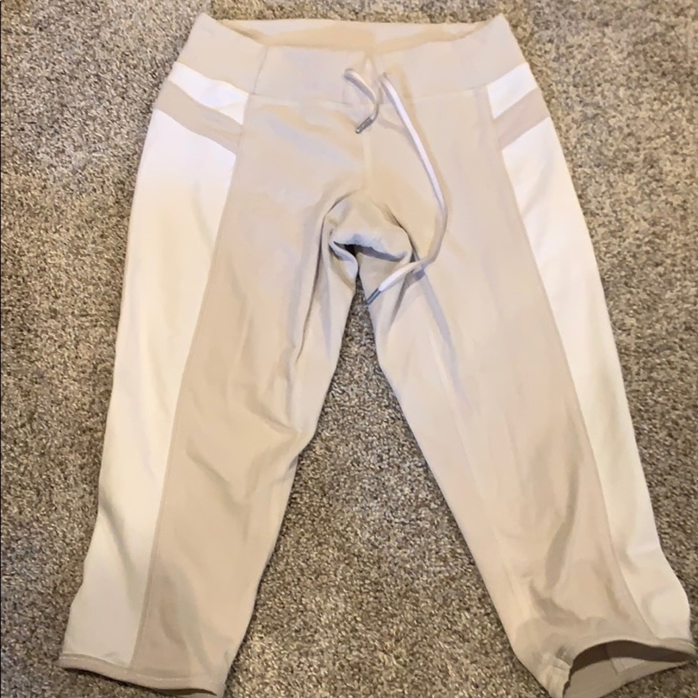 Lululemon size 4 cropped leggings